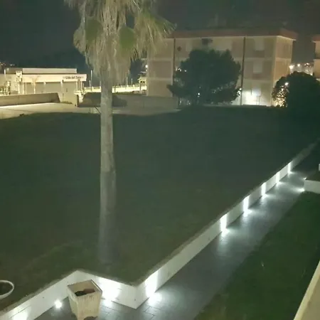 Scauri Resort بيت للعطل