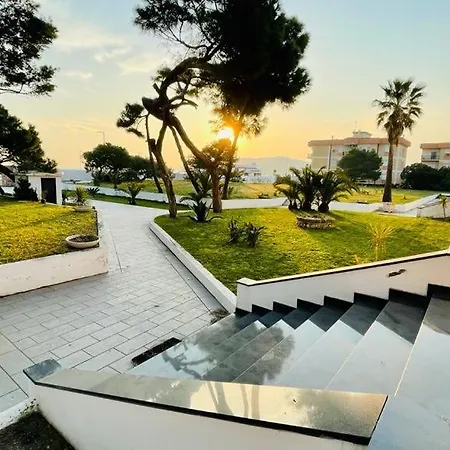 Scauri Resort بيت للعطل سكوري