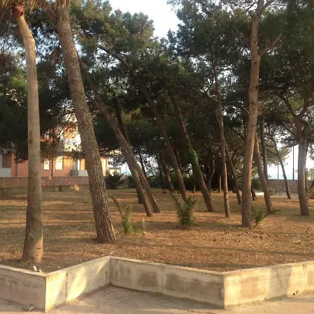 Scauri Resort بيت للعطل