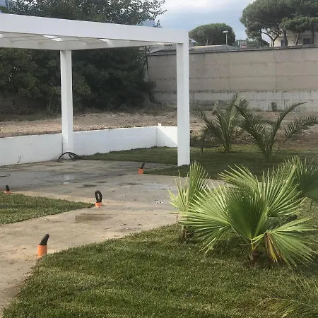 Scauri Resort Скаури